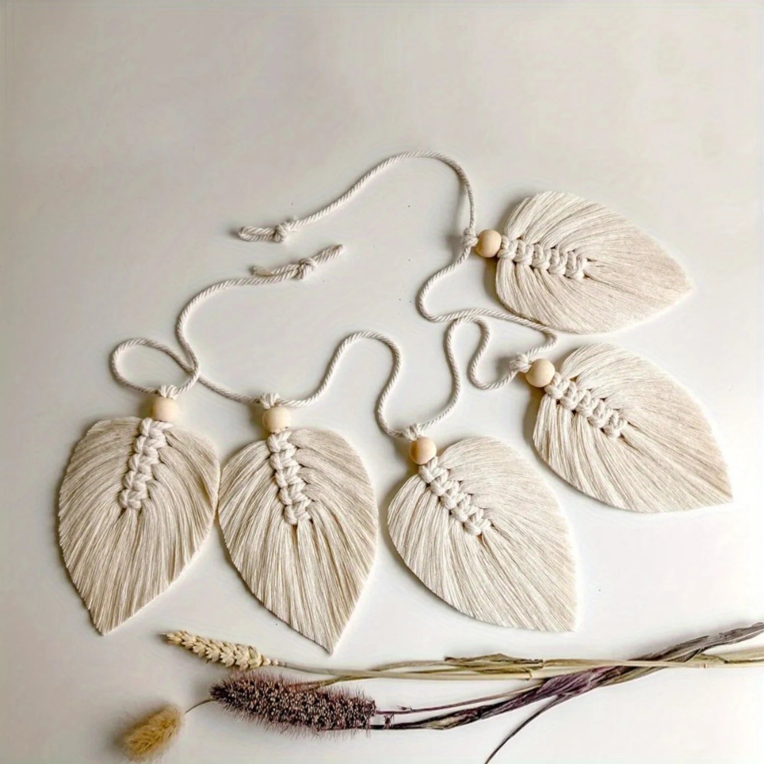 1pc Exquisite Macrame Leaf Wall Hanging Tapestry - Hand-Woven,  Chic Decor, Modern Art, Nature-Inspired, Fabric , No Feathe