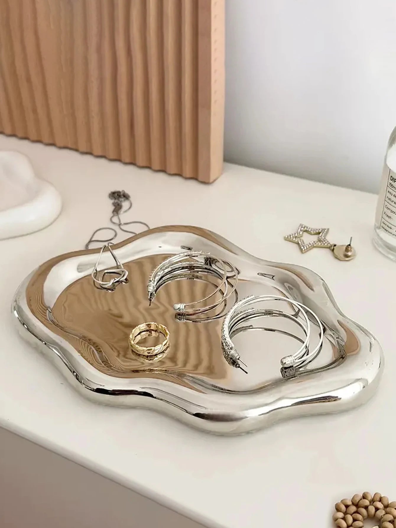 Miniso Simple Stylish Cloud Ceramic Jewelry Storage Tray Jewelry Earrings Display Desktop Ornaments Gifts for Friends