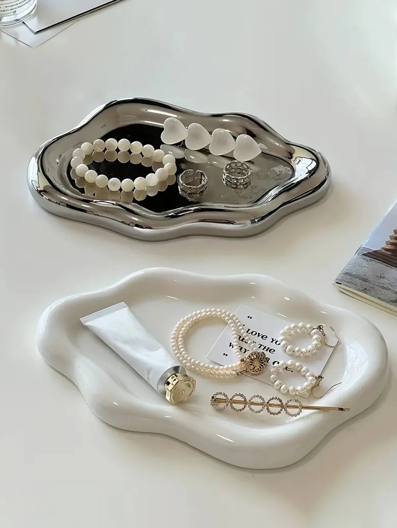 Miniso Simple Stylish Cloud Ceramic Jewelry Storage Tray Jewelry Earrings Display Desktop Ornaments Gifts for Friends