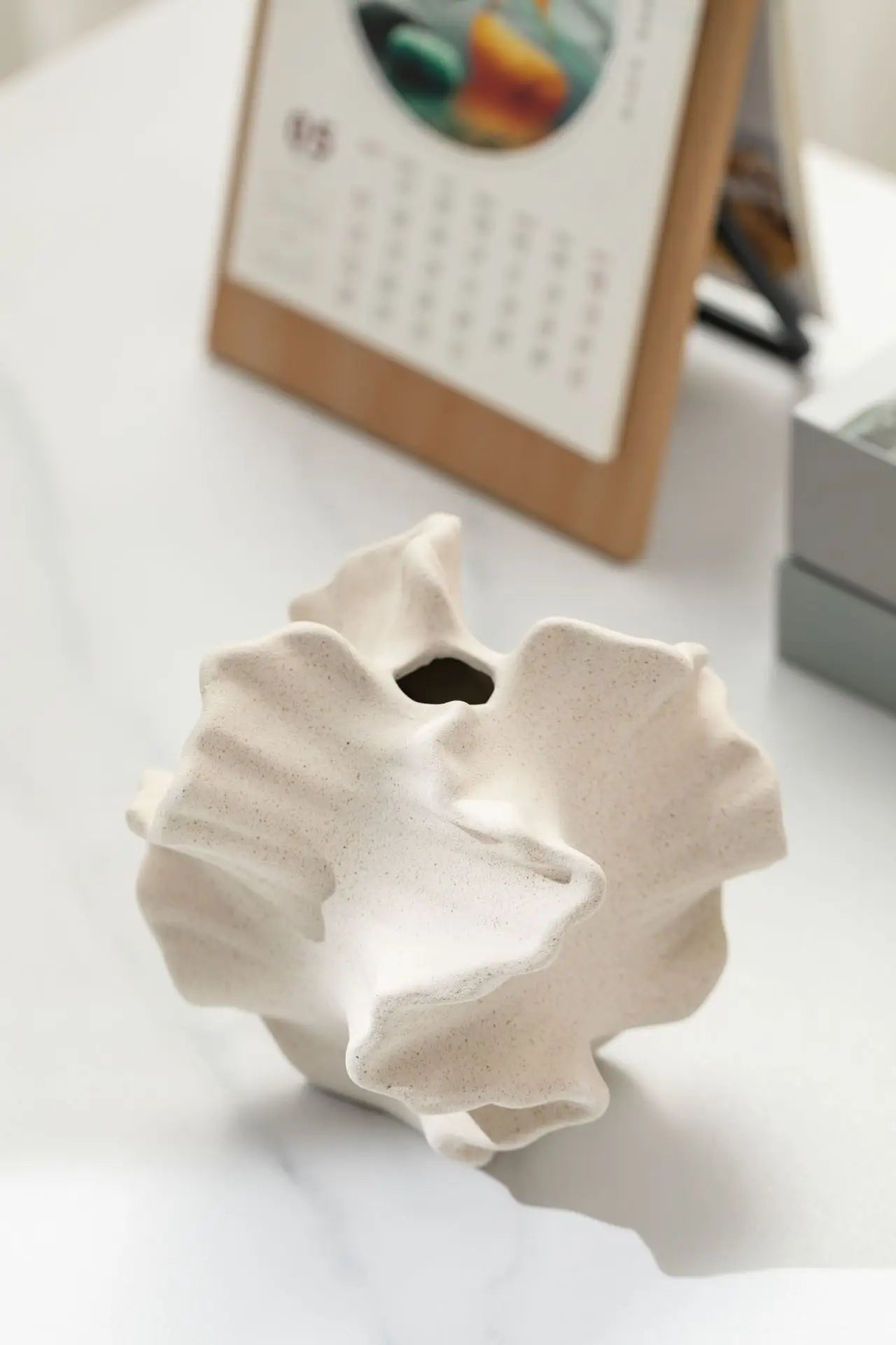 Creative Irregular Wrinkle Vase Abstract Crafts Ceramic Flower Pots Desk Decoration Porcelain Flowers Arrangement Floral Vases