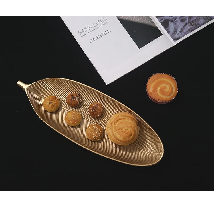 Nordic Decorative Tray Gold Leaf Shape Serving Tray Jewelry Pallet Fruit Snack Dish Table Decoration Storage Organizer