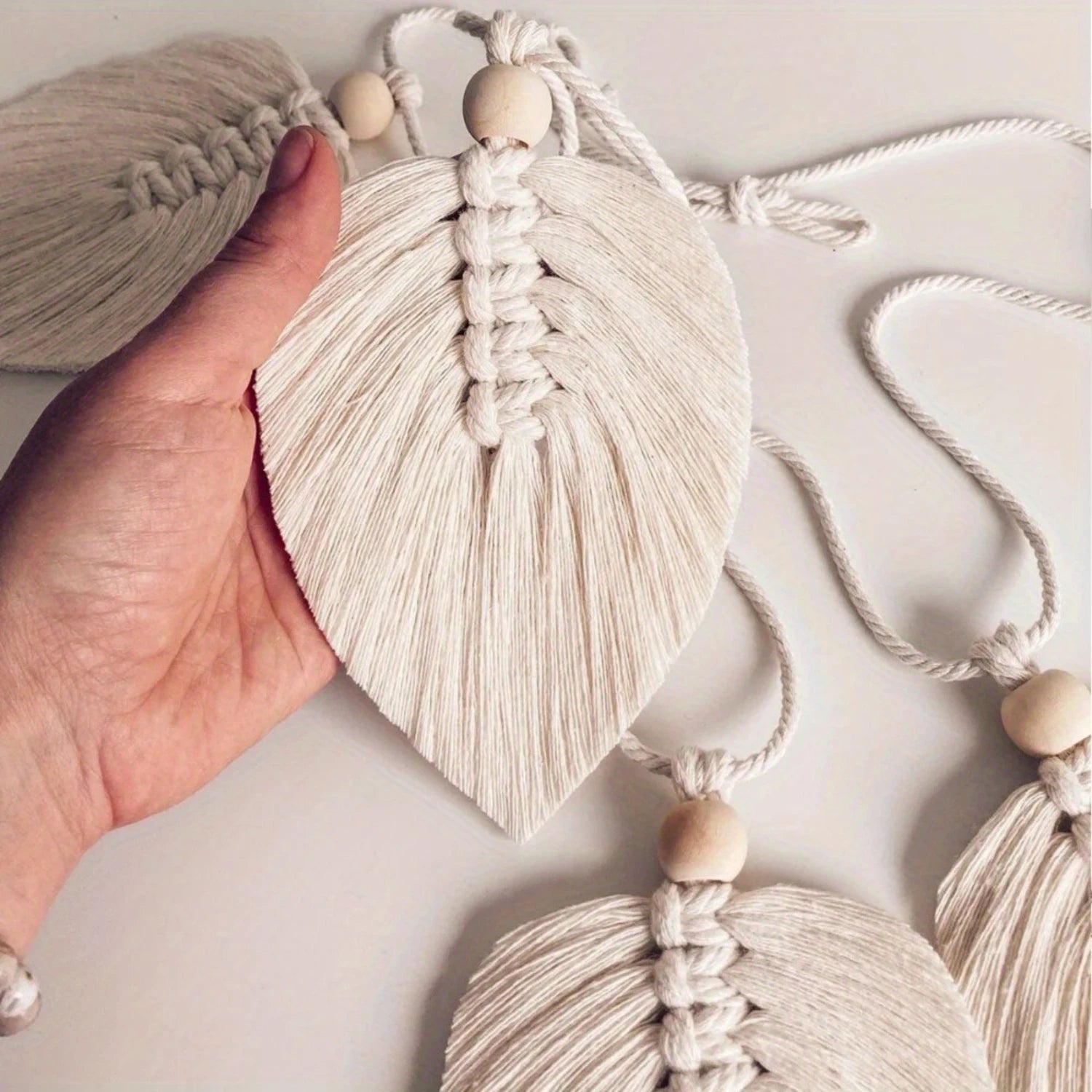 1pc Exquisite Macrame Leaf Wall Hanging Tapestry - Hand-Woven,  Chic Decor, Modern Art, Nature-Inspired, Fabric , No Feathe