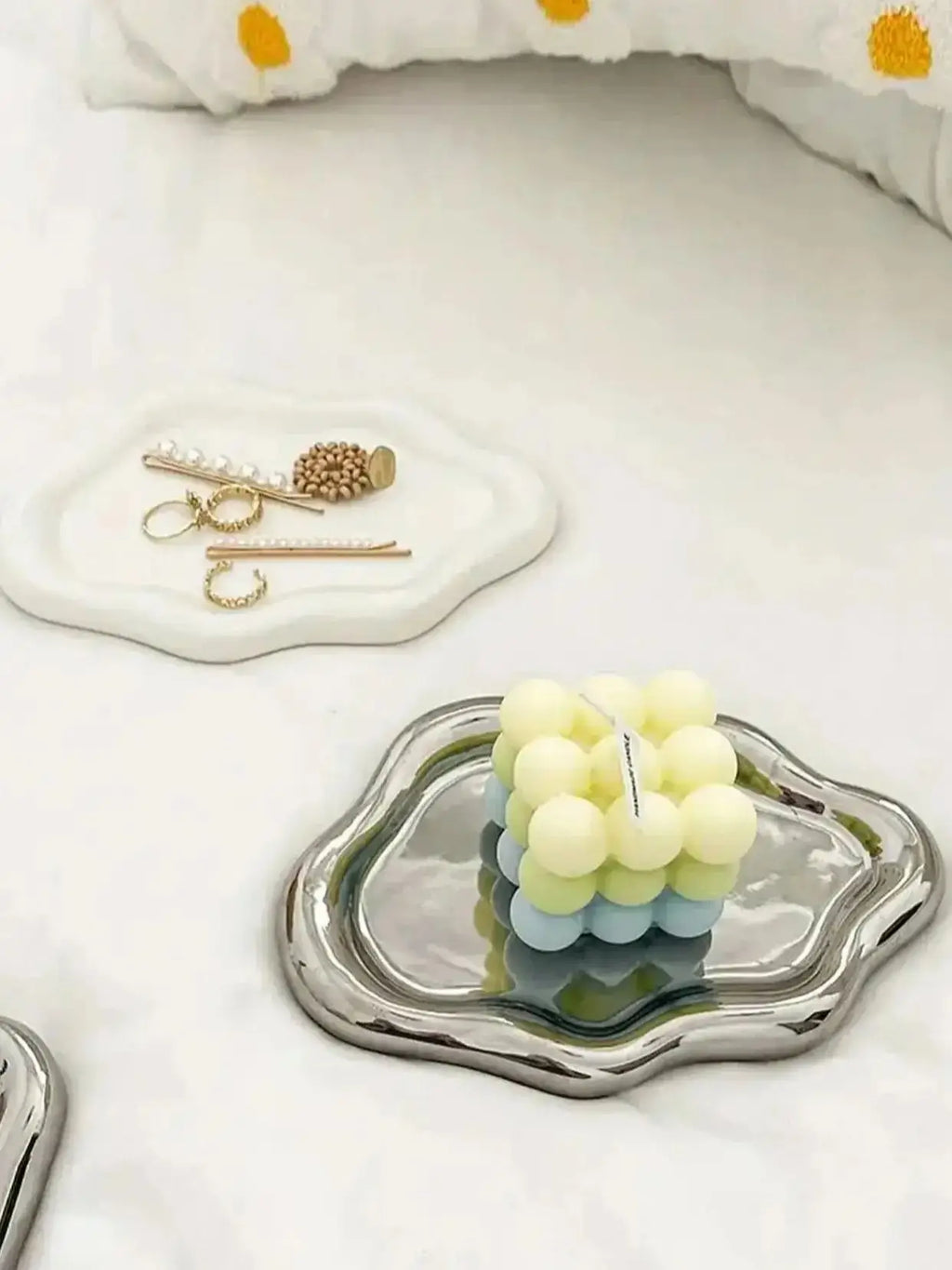 Miniso Simple Stylish Cloud Ceramic Jewelry Storage Tray Jewelry Earrings Display Desktop Ornaments Gifts for Friends