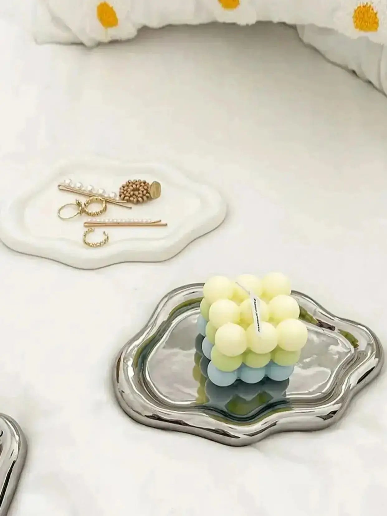 Miniso Simple Stylish Cloud Ceramic Jewelry Storage Tray Jewelry Earrings Display Desktop Ornaments Gifts for Friends