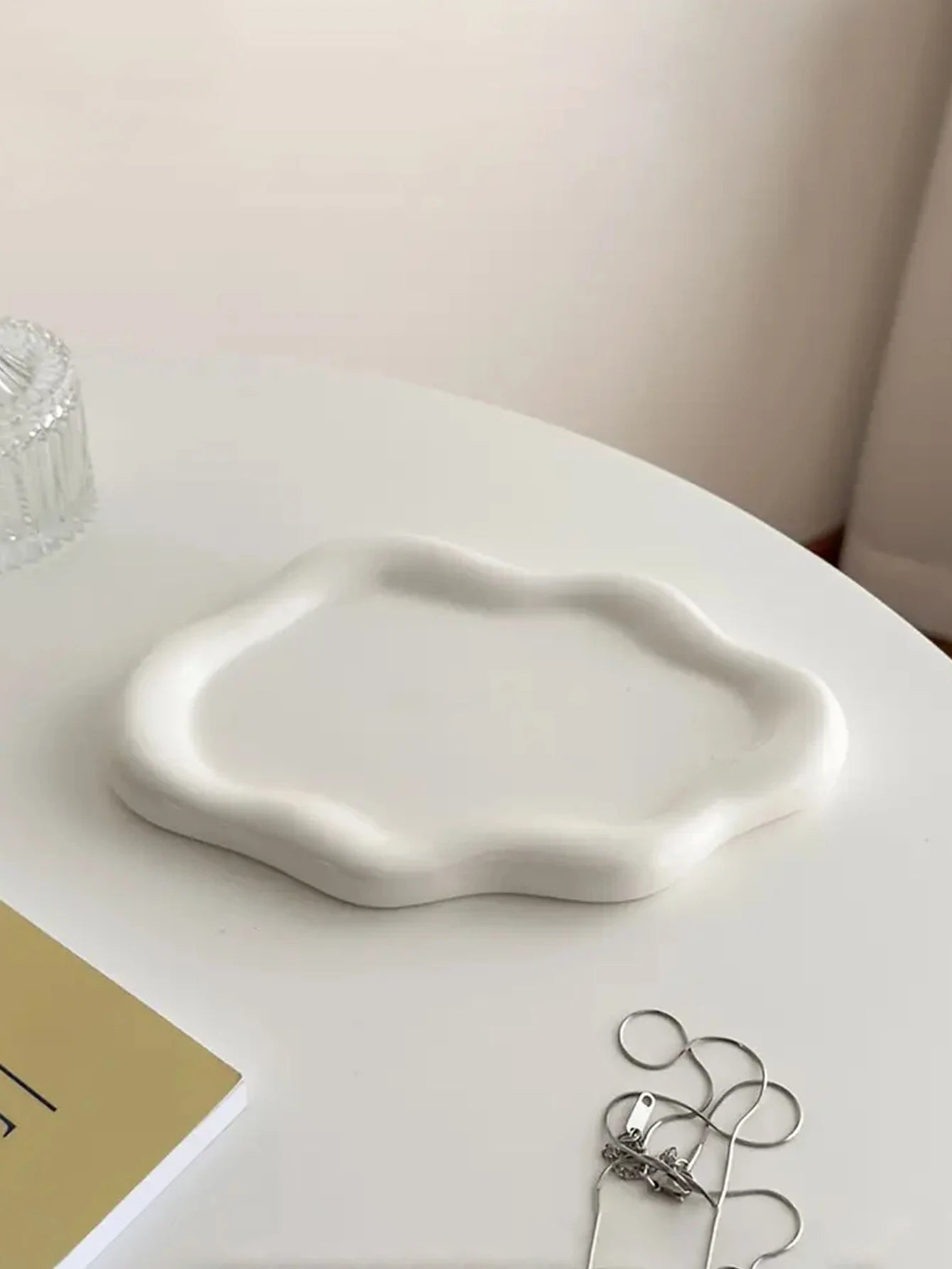 Miniso Simple Stylish Cloud Ceramic Jewelry Storage Tray Jewelry Earrings Display Desktop Ornaments Gifts for Friends